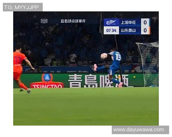 足球明星红牌瞬间引发争议球迷热议裁判判罚是否公正