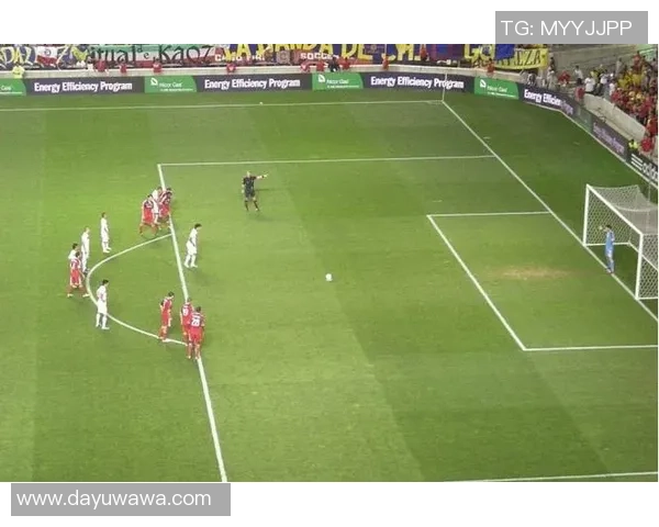 足球明星罚球精彩瞬间集锦回顾绝妙技术与惊艳进球的完美结合