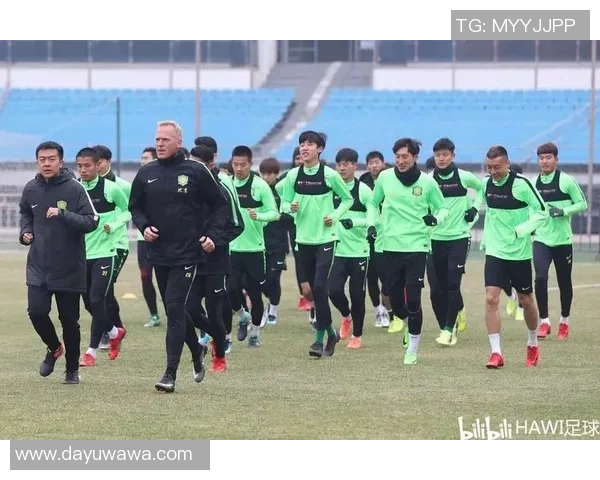 上海足球队耐力问题引发热议球迷与专家各执己见探讨真相 上海足球队耐力问题引发热议球迷与专家各执己见探讨真相