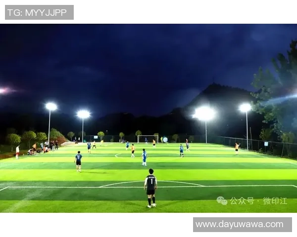 足球明星软膜灯箱点亮球场魅力展现运动激情与艺术结合的完美之作 足球明星软膜灯箱点亮球场魅力展现运动激情与艺术结合的完美之作